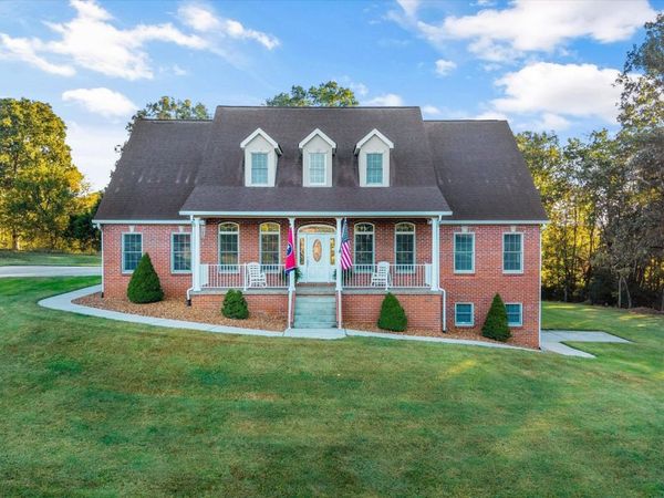 2000 Robinson Drive, Lenoir City, TN 37772