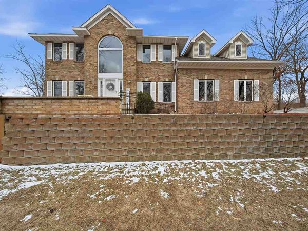 3256 Meadow Ridge Rd NE, Solon, IA 52333