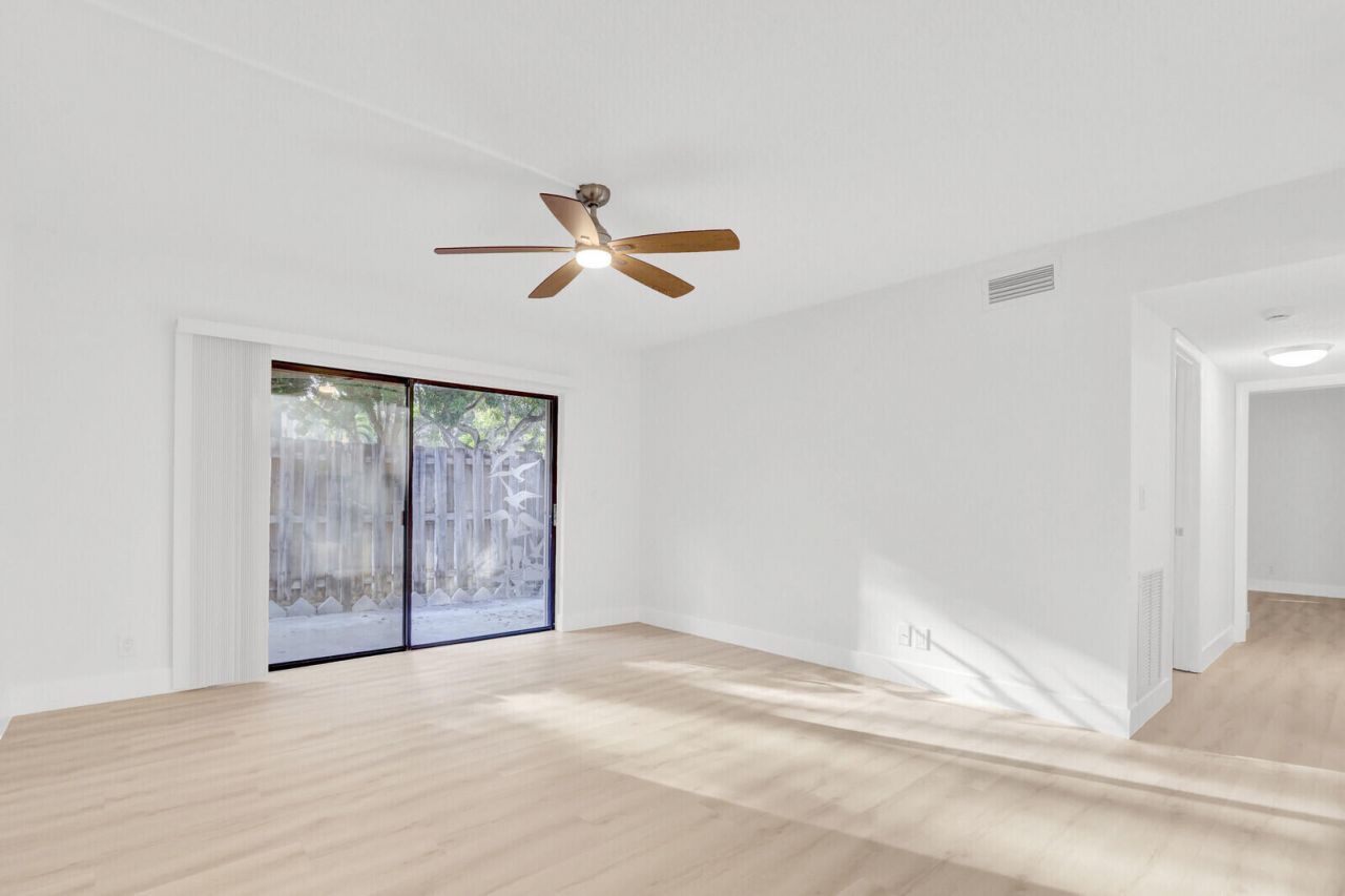 3402 Gardens East Drive, Unit 19a, Palm Beach Gardens, FL 33410 Photo