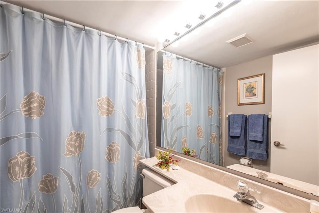 5665 Trailwinds Dr, Unit 615, Fort Myers, FL 33907 Photo