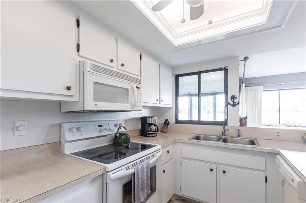 5665 Trailwinds Dr, Unit 615, Fort Myers, FL 33907 Photo