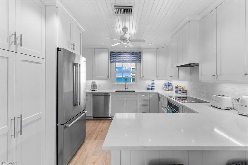 2701 Gulf Shore Blvd N, Unit 4, Naples, FL 34103 Photo