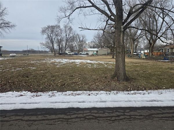 725 Pearl Street, East Lynne, MO 64743