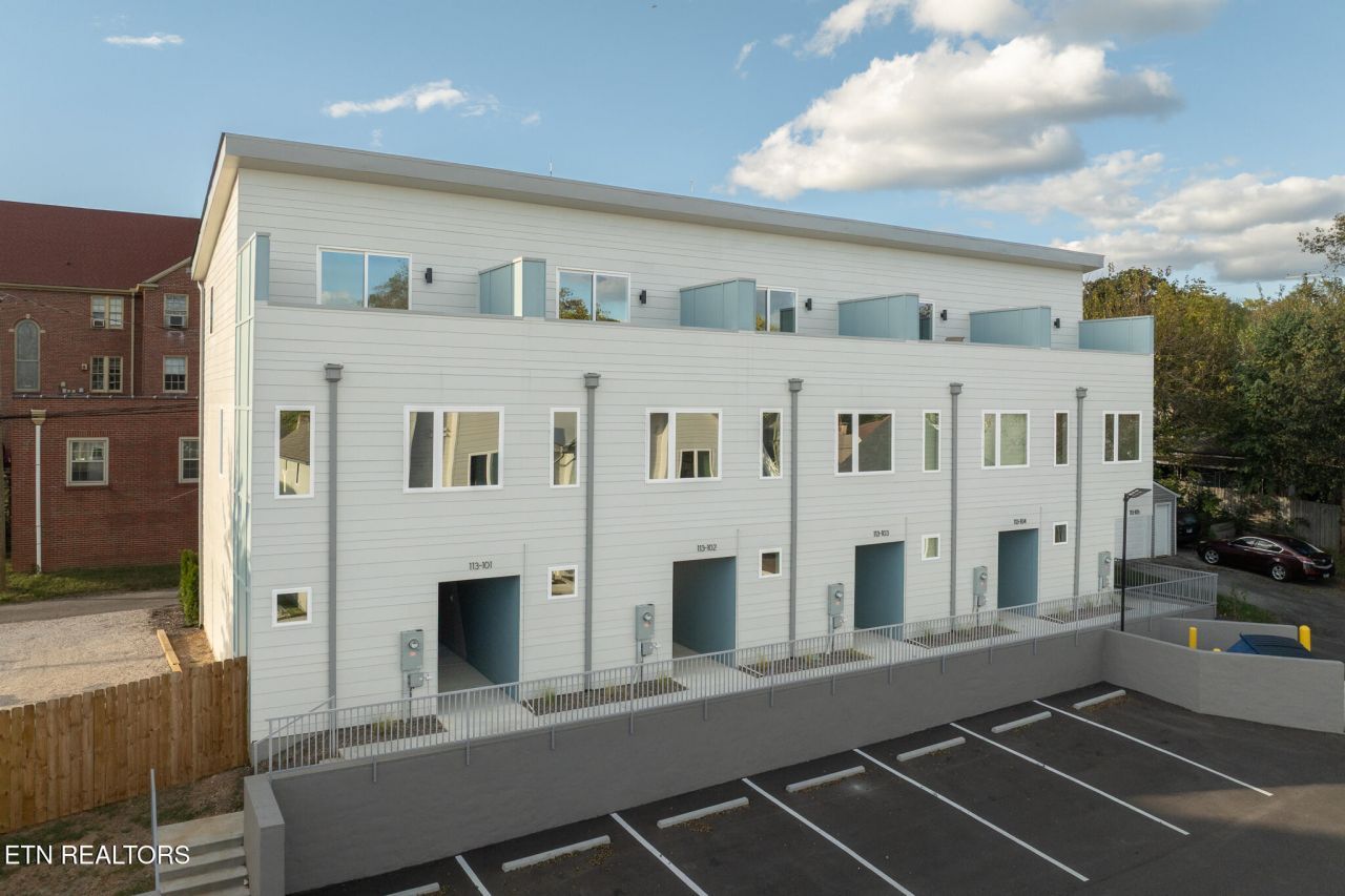 113 E Oldham Ave, Knoxville, TN 37917 Main Photo