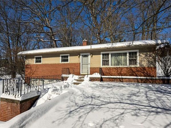 277 Lake Front Drive, Akron, OH 44319