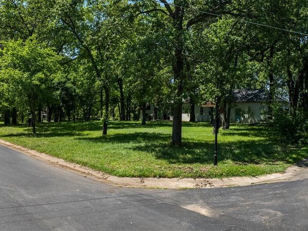 697 Enchanted Isles Drive, Mabank, TX 75156