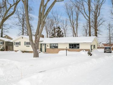 72 Boxwood Circle, Hamburg, NY 14075