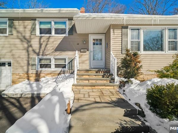 16 Windsor Drive, PARK RIDGE, NJ 07656