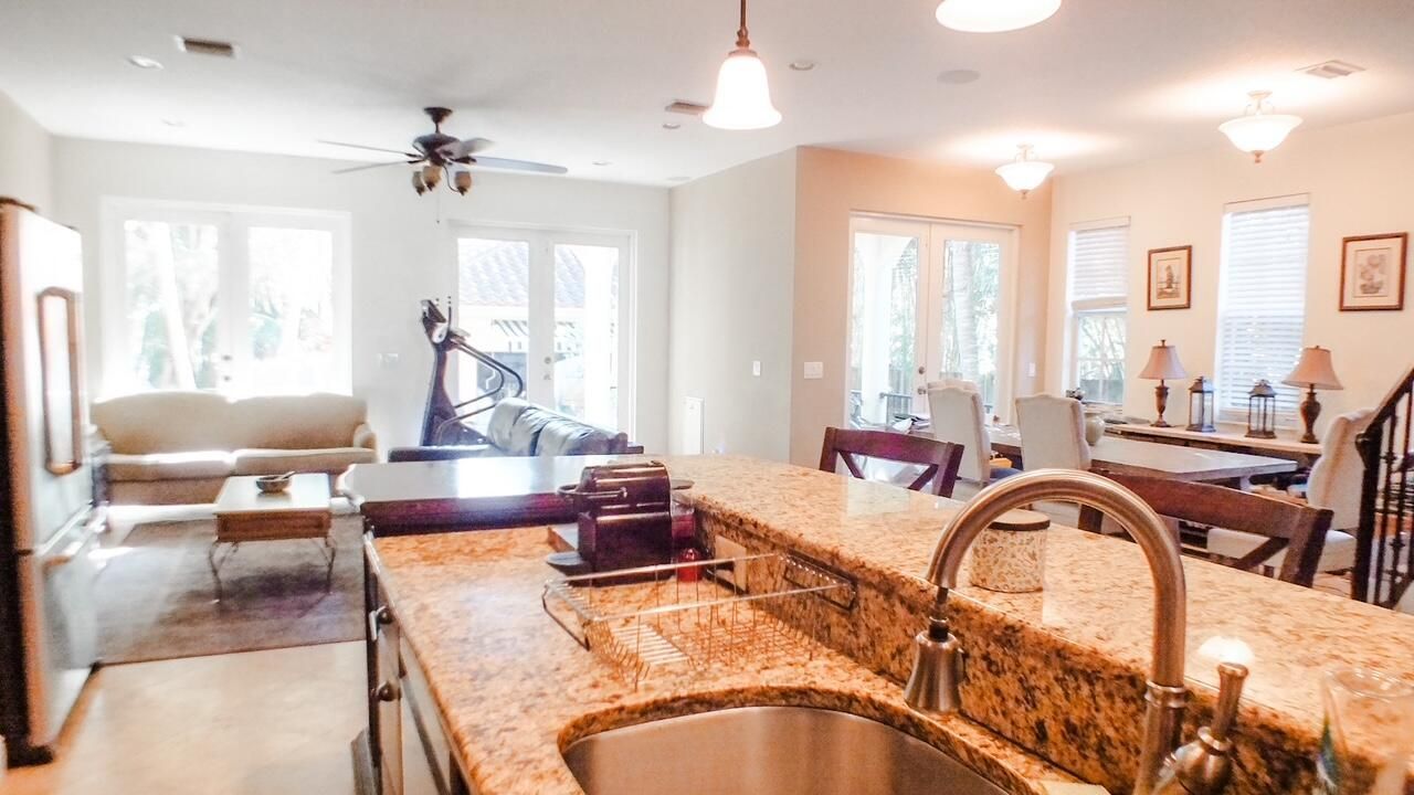 218 N Palmway, Lake Worth Beach, FL 33460 Photo