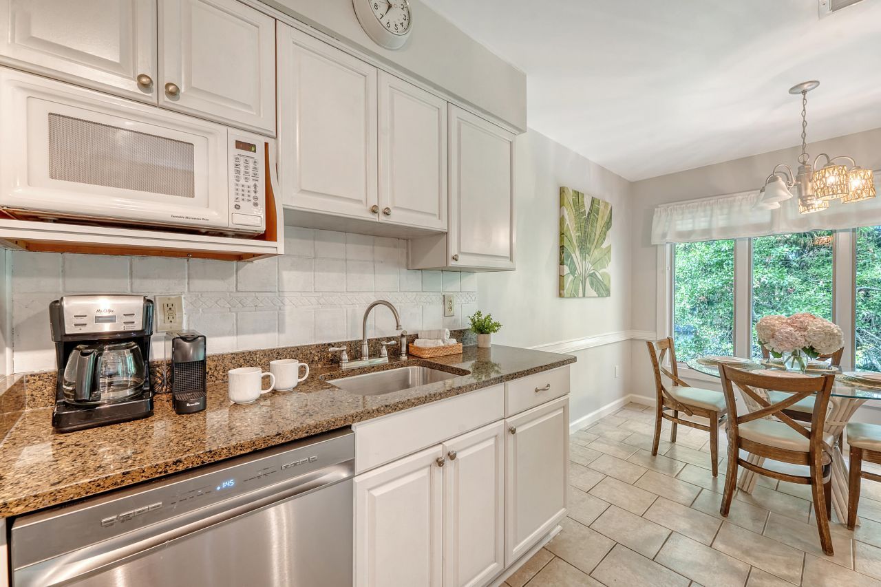 4770 Tennis Club Lane Photo 14