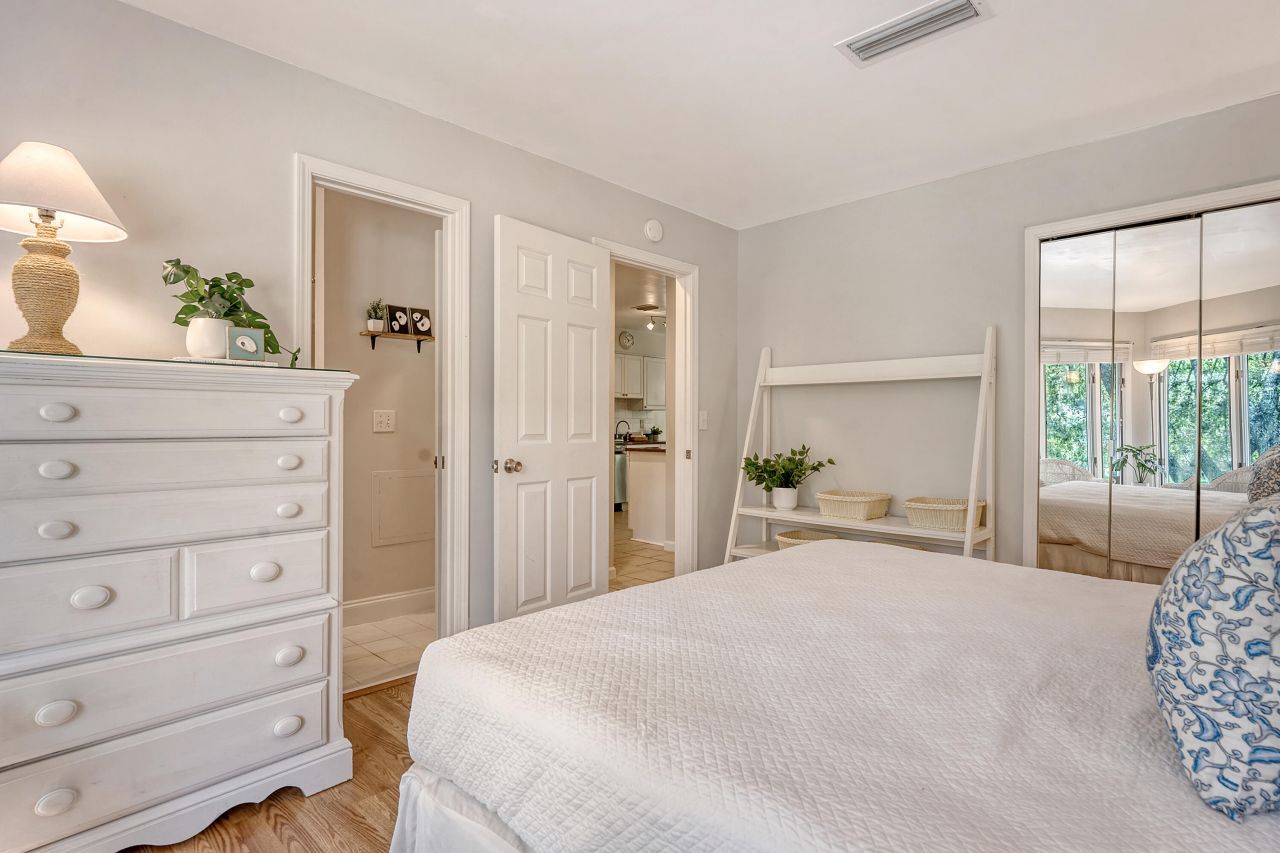 4770 Tennis Club Lane Photo 19