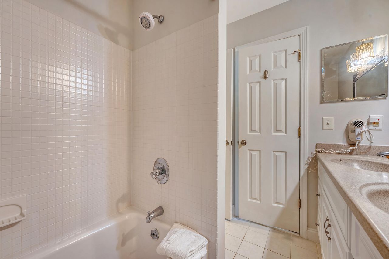 4770 Tennis Club Lane Photo 23