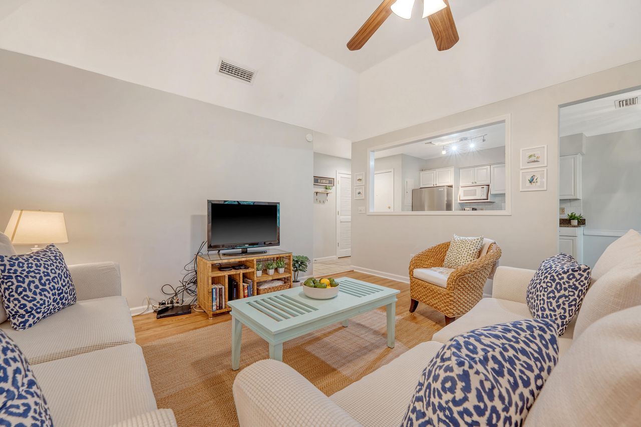 4770 Tennis Club Lane Photo 3