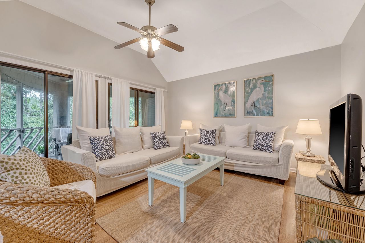 4770 Tennis Club Lane Photo 4