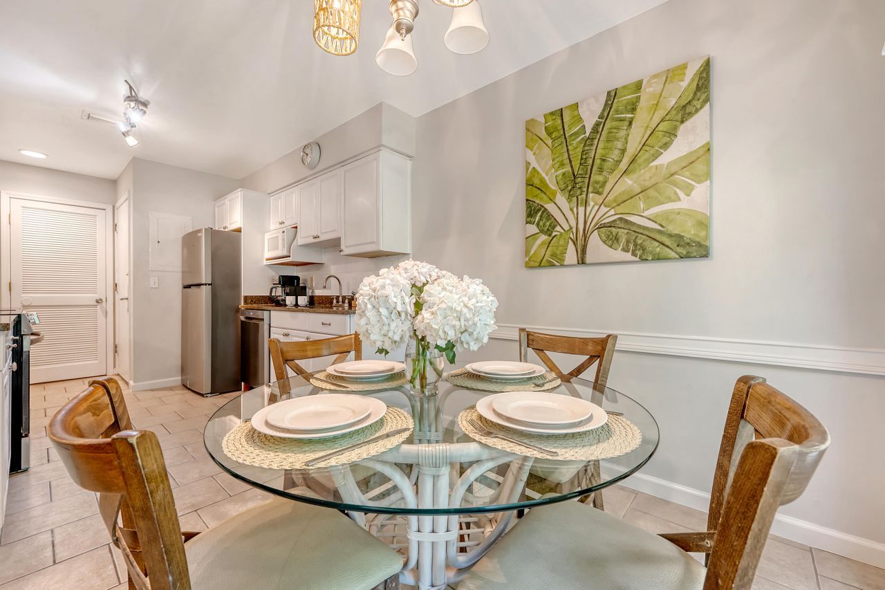 4770 Tennis Club Lane Photo 7