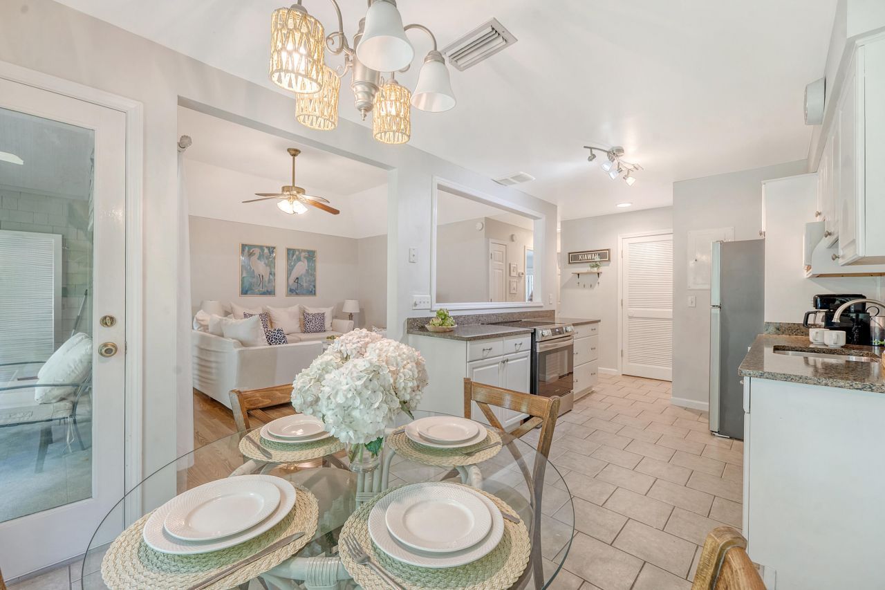 4770 Tennis Club Lane Photo 9