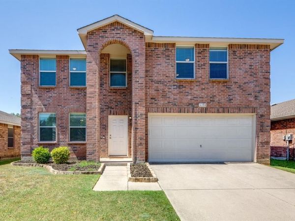 6104 St James Place, Denton, TX 76210
