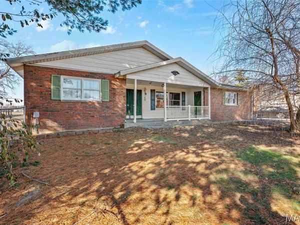 607 S Main Street, Sorento, IL 62086