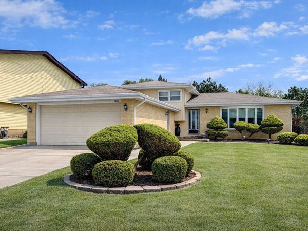 1306 W BYRON Avenue, Addison, IL 60101