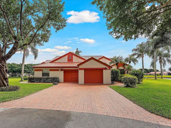 7841 Lexington Club Boulevard, Unit B, Delray Beach, FL 33446