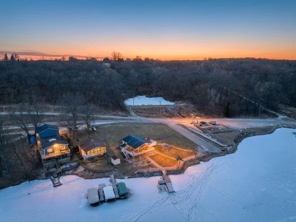 8314 Lakeshore Drive, Dexter, IA 50070