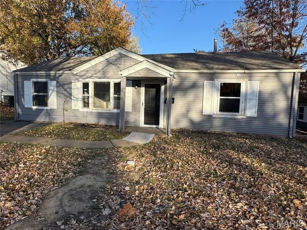 9850 Dennis Drive , St Louis, MO 63136