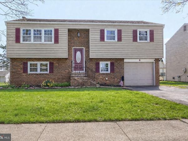 8 EDGEWOOD DRIVE, MECHANICSBURG, PA 17055
