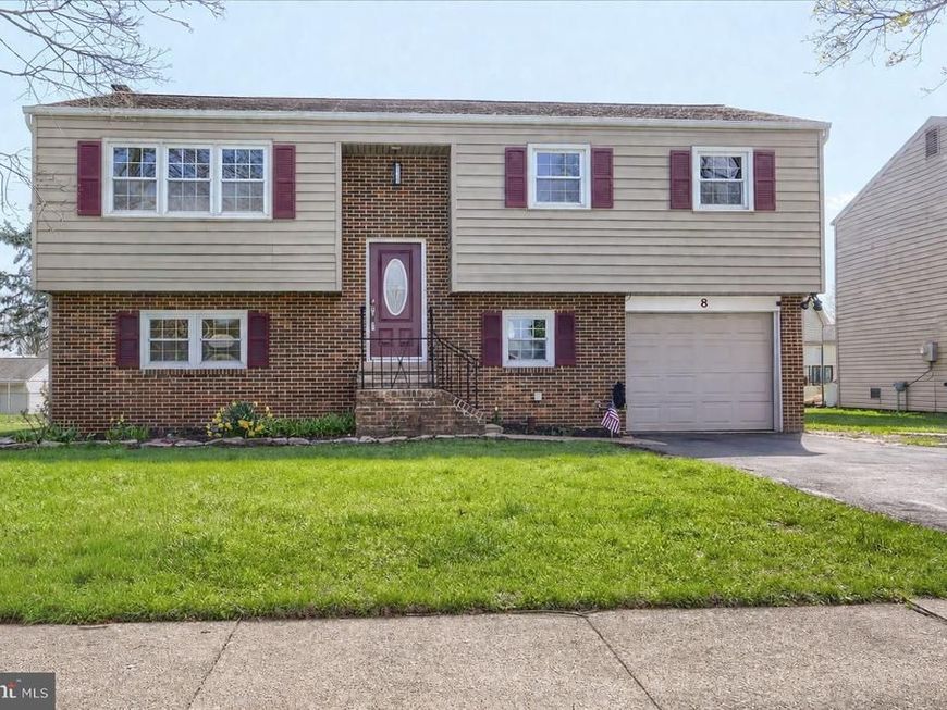 8 Edgewood Drive, Mechanicsburg, PA 17055 Main Photo
