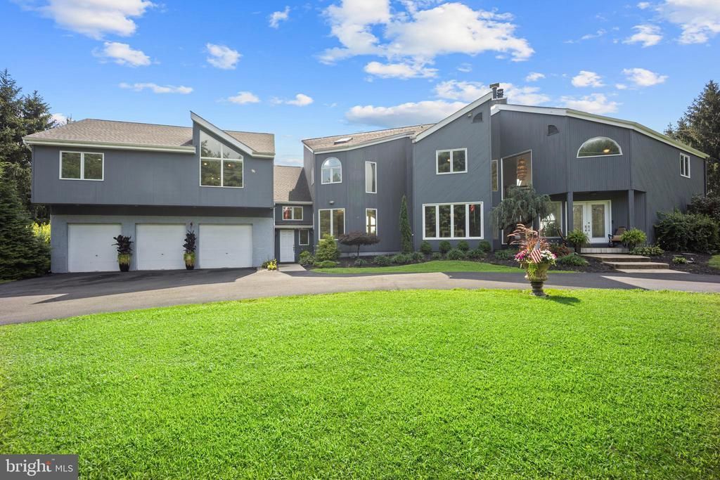 215 E DARK HOLLOW ROAD, PIPERSVILLE, PA 18947