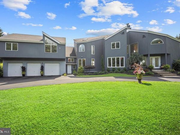 215 E DARK HOLLOW ROAD, PIPERSVILLE, PA 18947