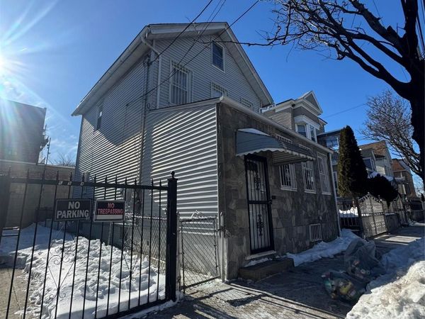 690 E 240th Street, Bronx, NY 10470