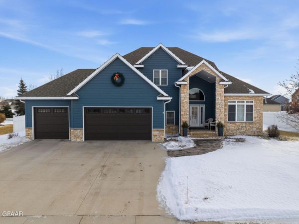 38 DESIREE Drive, Grand Forks, ND 58201