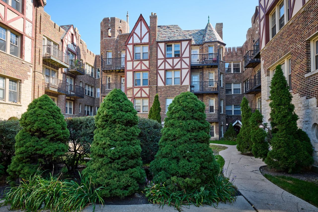 5715 N Kimball Avenue, Unit 1N, Chicago, IL 60659 Main Photo