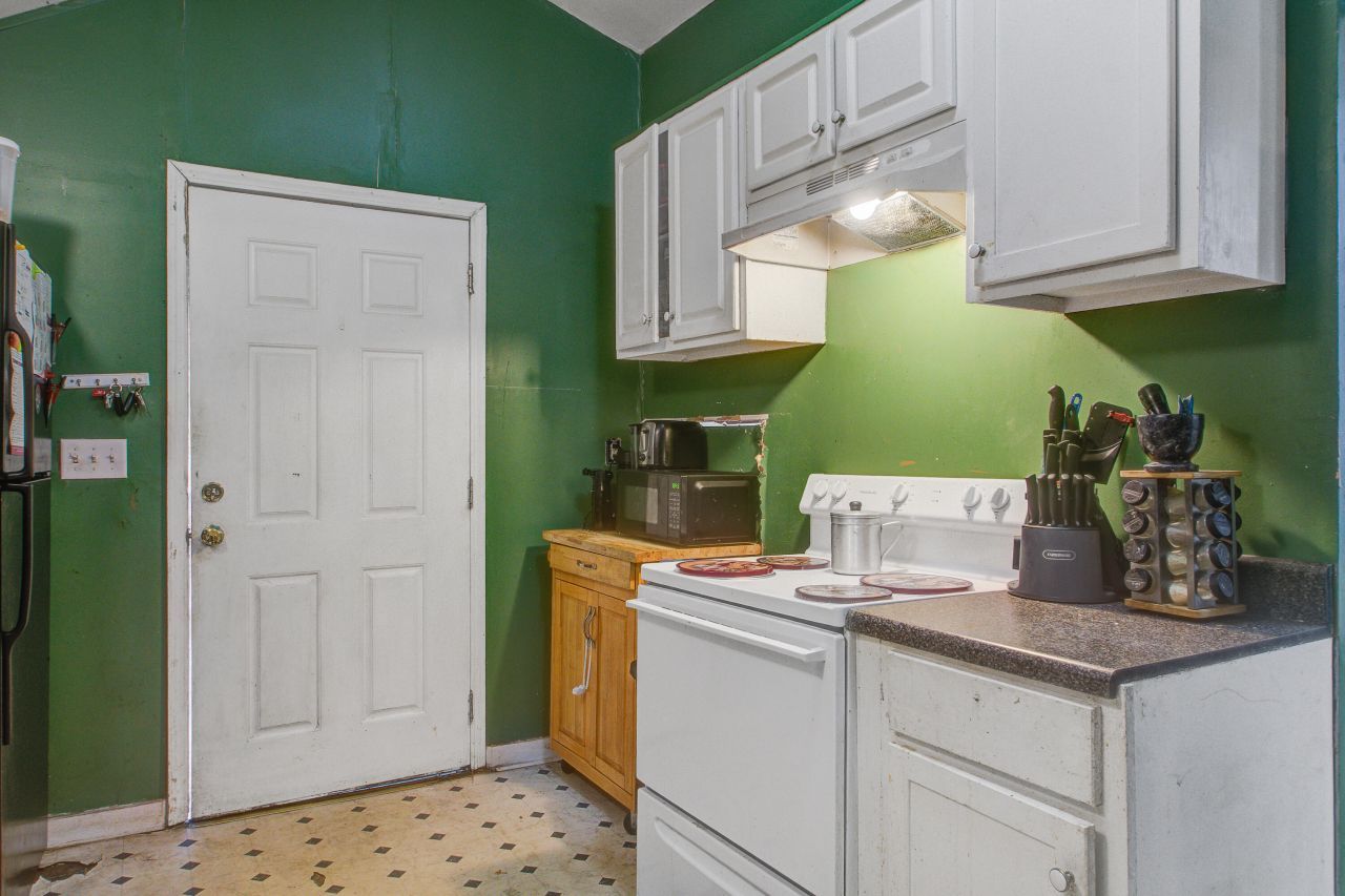 2055 Beech Avenue Photo 11