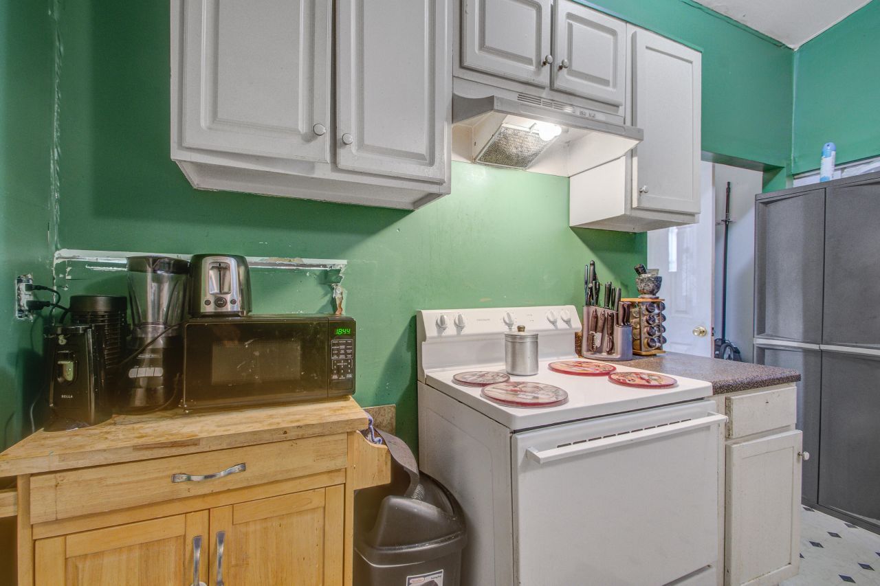 2055 Beech Avenue Photo 12