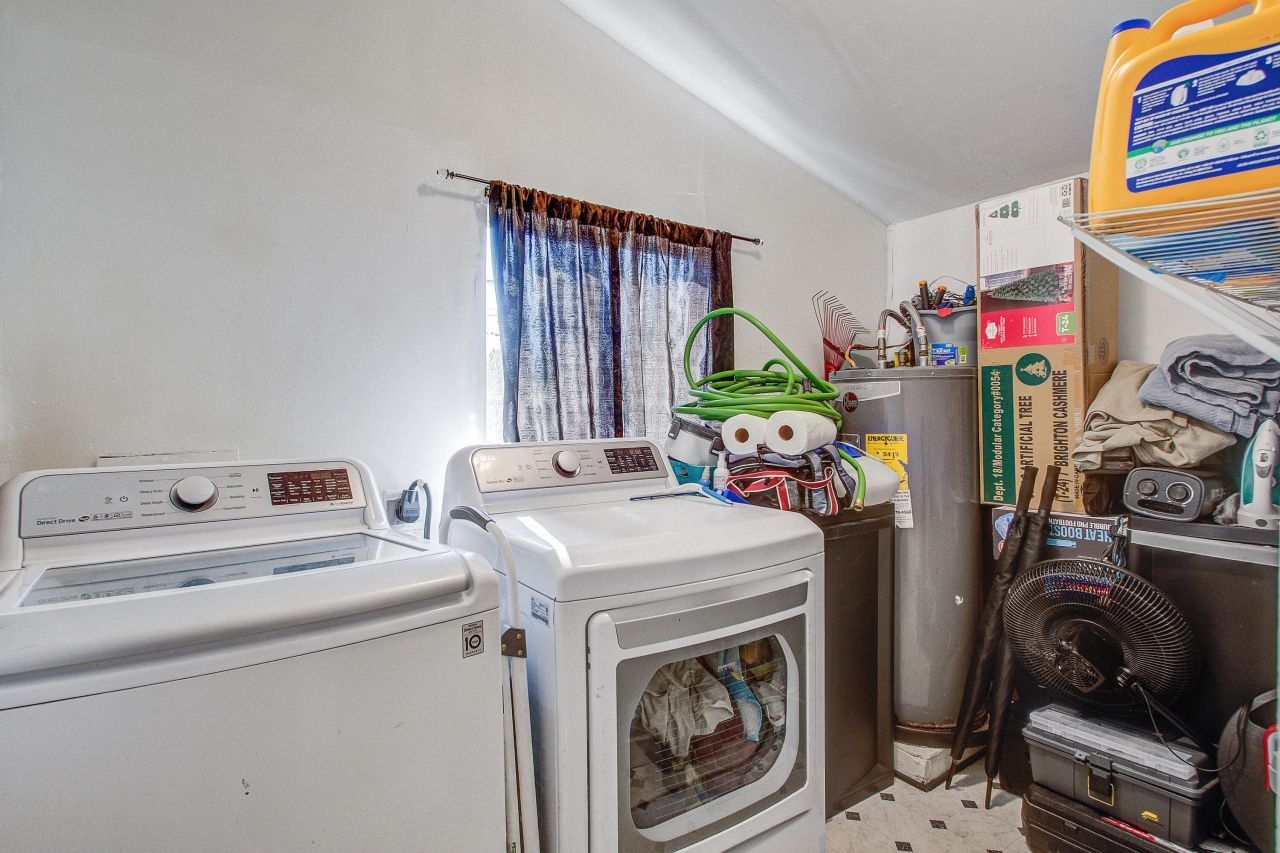 2055 Beech Avenue Photo 14