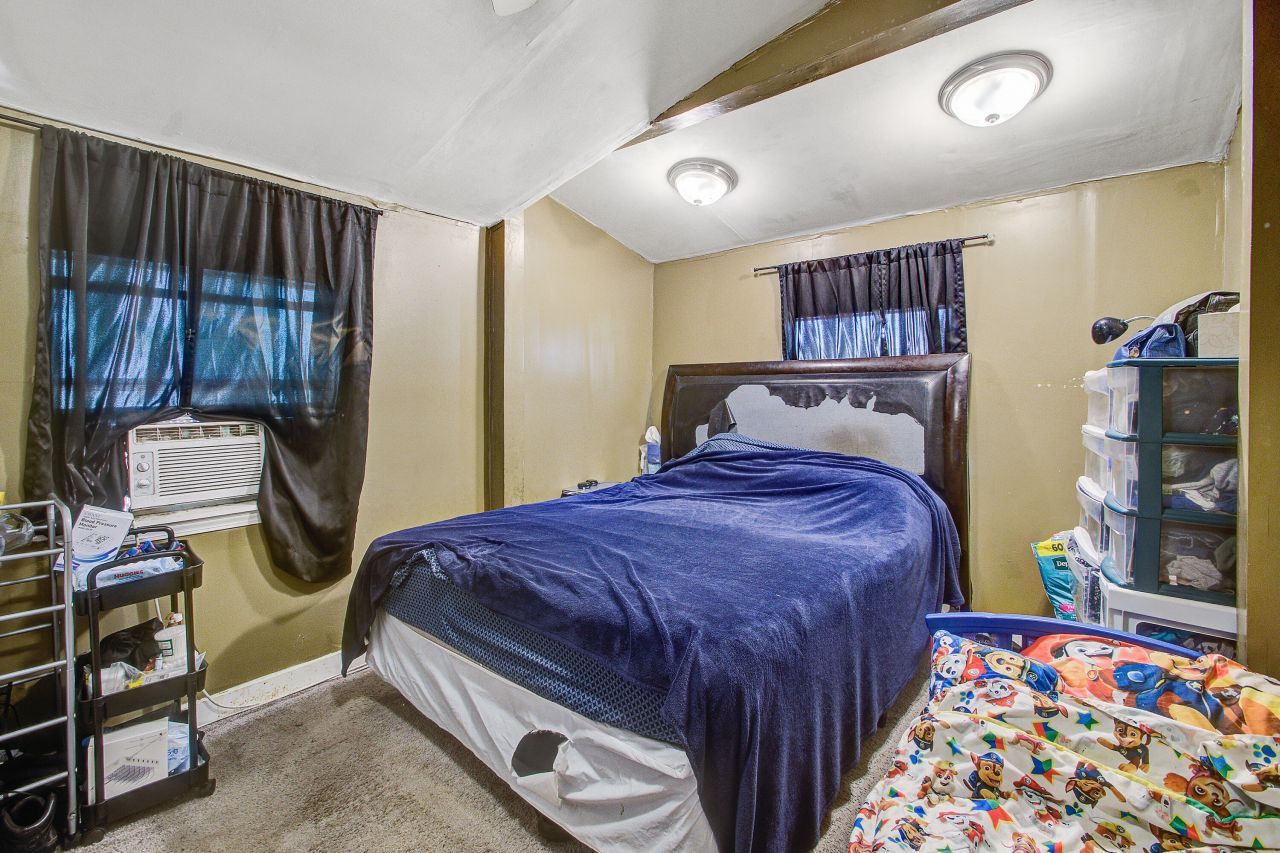 2055 Beech Avenue Photo 16