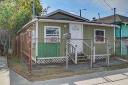 2055 Beech Avenue photo 4