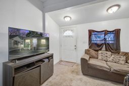 2055 Beech Avenue photo 4