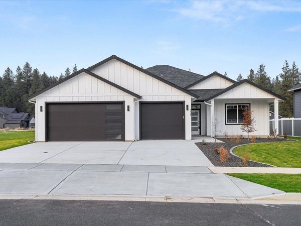 3405 E Yearling Rd, Chattaroy, WA 99003