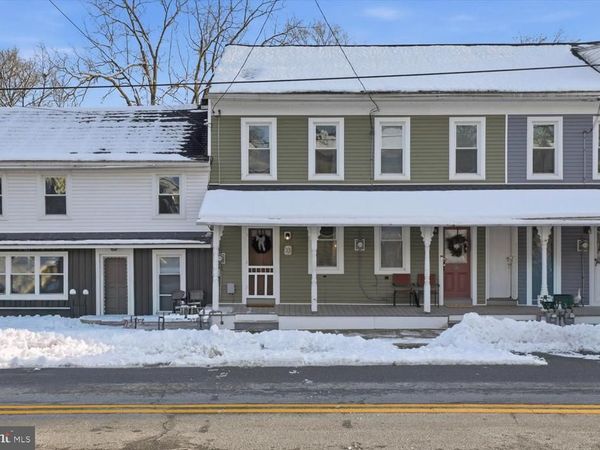 33 E MAIN STREET, ADAMSTOWN, PA 19501