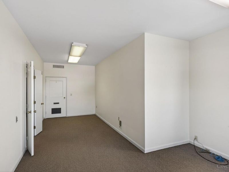 2639 Erie Avenue, Unit 204, Cincinnati, OH 45208 Photo 11