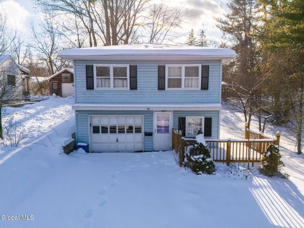 24-26 E Dillenbeck Drive, Albany, NY 12303