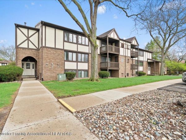 6165 Innkeepers Court, East Lansing, MI 48823