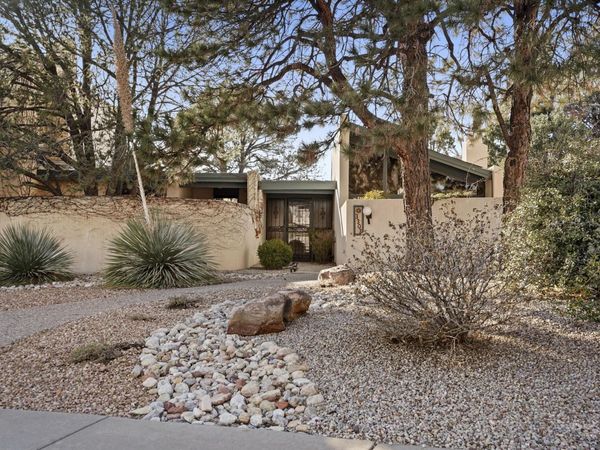 3303 La Sala Del Este NE, Albuquerque, NM 87111