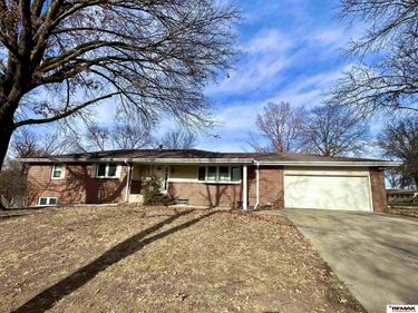 8520 Navajo Trail, Lincoln, NE 68520