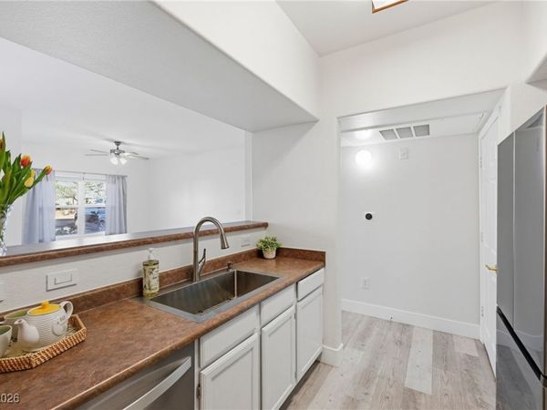 7255 W Sunset Road, Unit 1050, Las Vegas, NV 89113