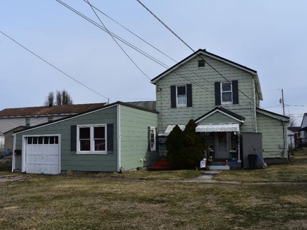 210 Maple Ln, Pittsburgh, PA 15225