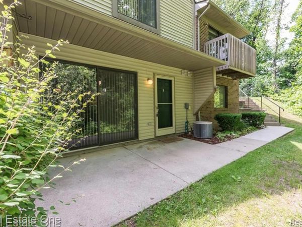 410 Spring Brooke Drive, Brighton, MI 48116