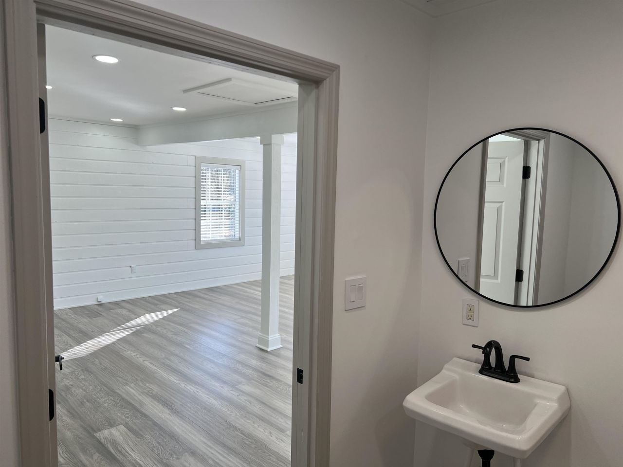 8339 Highway 90 Photo 10